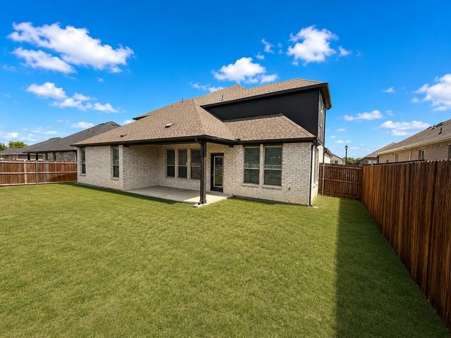136 Bowling Green Avenue, Red Oak, TX 75154