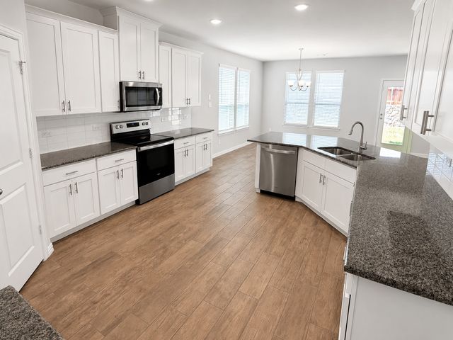 136 Bowling Green Avenue, Red Oak, TX 75154