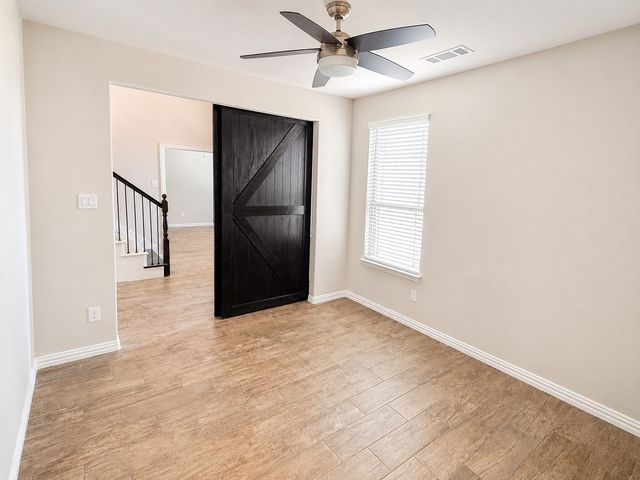 136 Bowling Green Avenue, Red Oak, TX 75154