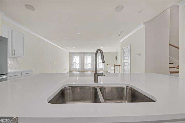 860 Stonehill Lane, Atlanta, GA 30324