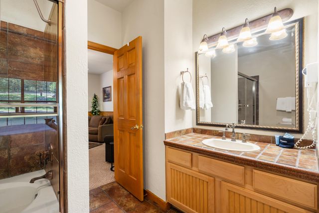 238 Oakridge Road, Branson, MO 65616