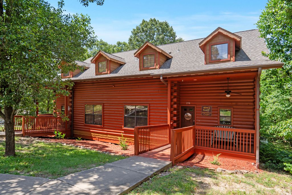 238 Oakridge Road, Branson, MO 65616