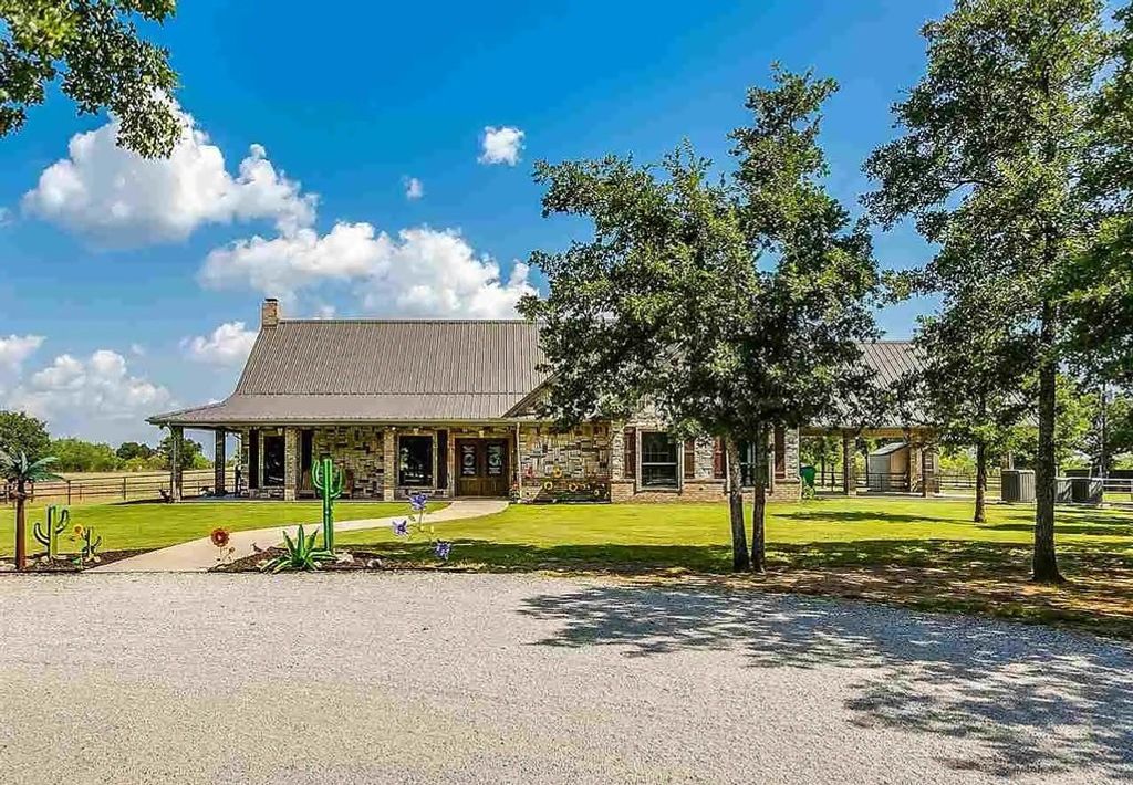 499 Ford Road, Bowie, TX 76230
