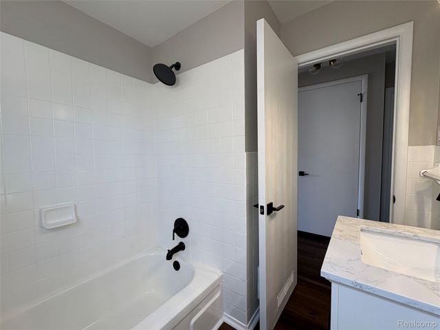 164 W Browning Avenue, Hazel Park, MI 48030