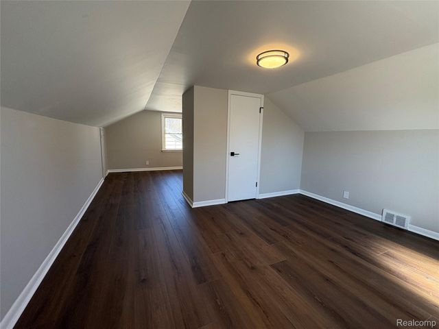 164 W Browning Avenue, Hazel Park, MI 48030