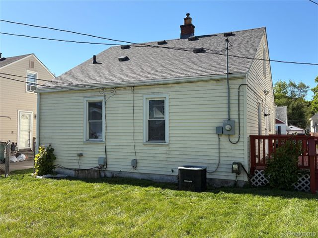 164 W Browning Avenue, Hazel Park, MI 48030