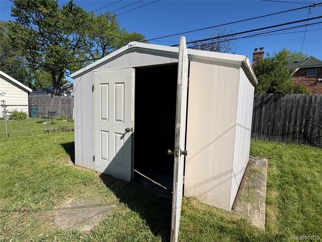 164 W Browning Avenue, Hazel Park, MI 48030