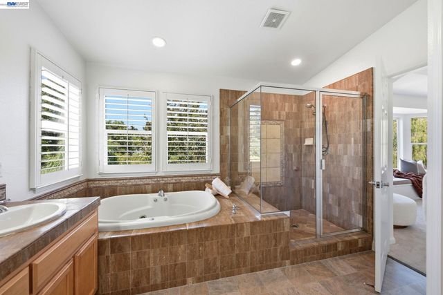 19475 Buren Pl, Castro Valley, CA 94552