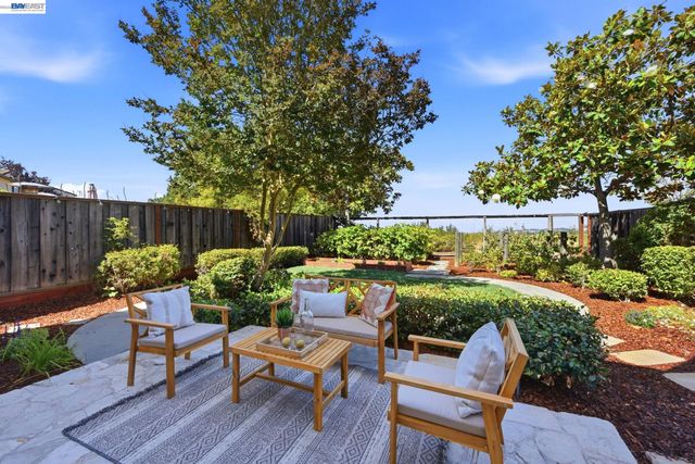 19475 Buren Pl, Castro Valley, CA 94552