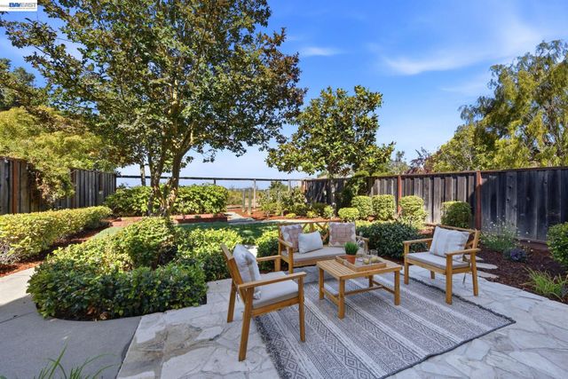 19475 Buren Pl, Castro Valley, CA 94552