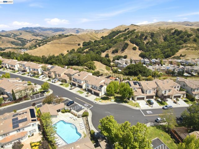 19475 Buren Pl, Castro Valley, CA 94552