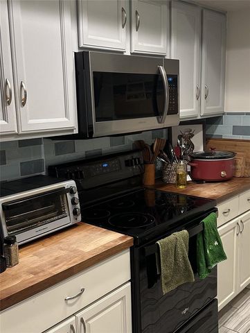 913 SW 57TH DRIVE, Gainesville, FL 32607