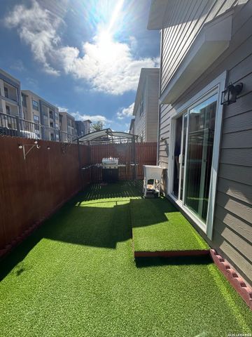 5935 W Hausman Rd Unit 31, San Antonio, TX 78249