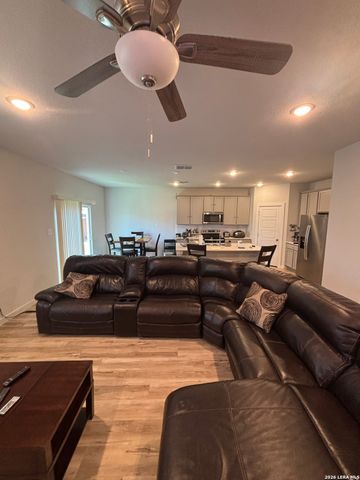 5935 W Hausman Rd Unit 31, San Antonio, TX 78249
