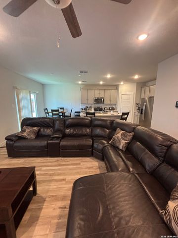 5935 W Hausman Rd Unit 31, San Antonio, TX 78249