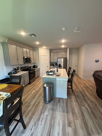 5935 W Hausman Rd Unit 31, San Antonio, TX 78249