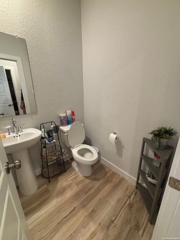5935 W Hausman Rd Unit 31, San Antonio, TX 78249