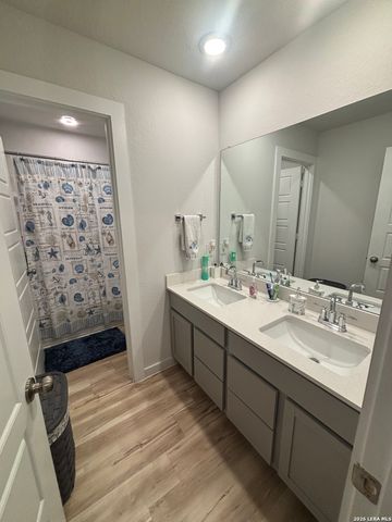 5935 W Hausman Rd Unit 31, San Antonio, TX 78249