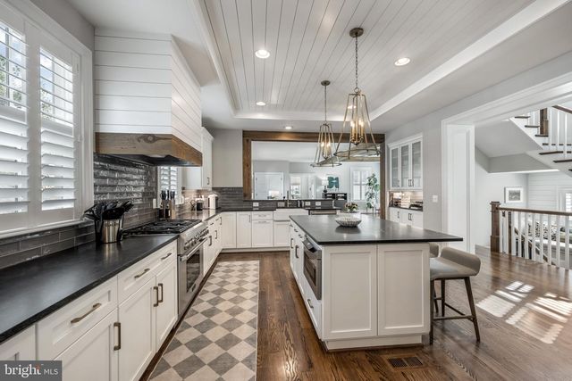 323 S WEST ST, Falls Church, VA 22046