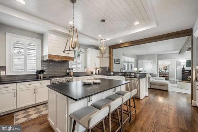 323 S WEST ST, Falls Church, VA 22046