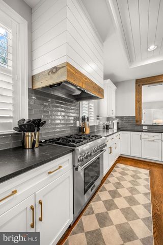 323 S WEST ST, Falls Church, VA 22046