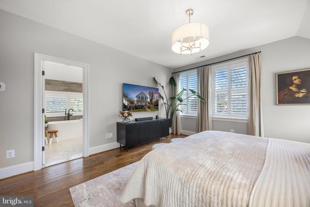 323 S WEST ST, Falls Church, VA 22046