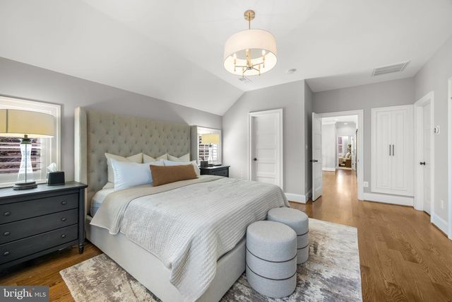 323 S WEST ST, Falls Church, VA 22046