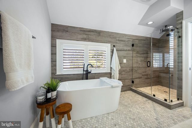 323 S WEST ST, Falls Church, VA 22046