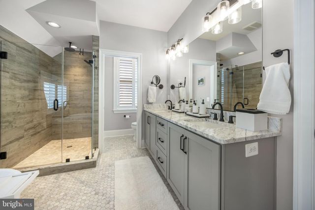 323 S WEST ST, Falls Church, VA 22046