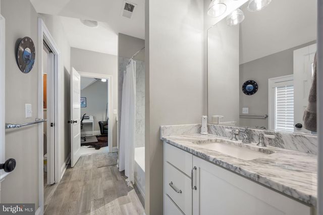 323 S WEST ST, Falls Church, VA 22046