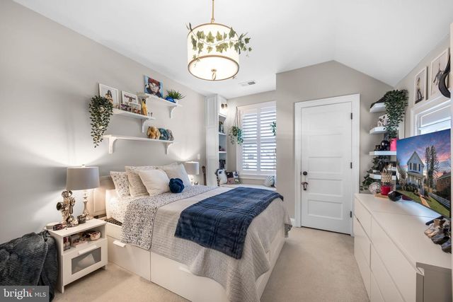 323 S WEST ST, Falls Church, VA 22046