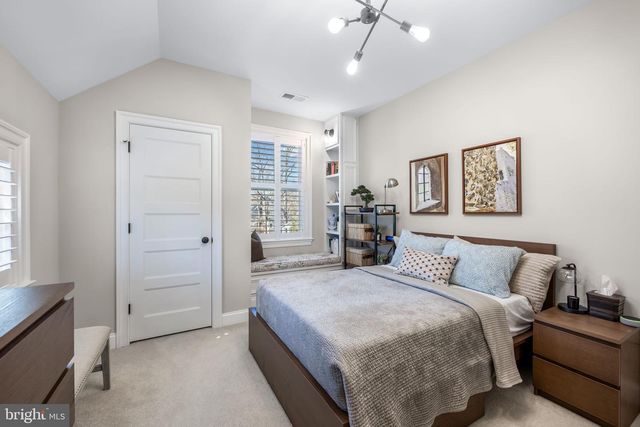 323 S WEST ST, Falls Church, VA 22046