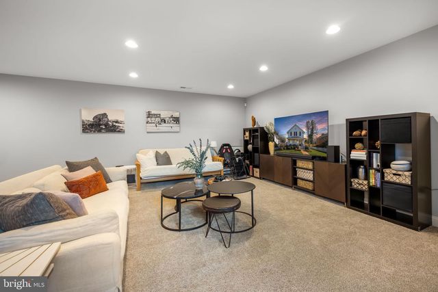 323 S WEST ST, Falls Church, VA 22046