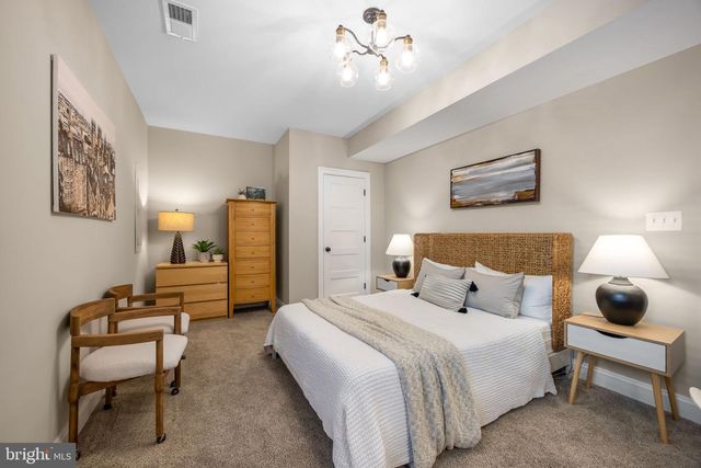 323 S WEST ST, Falls Church, VA 22046