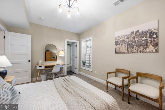 323 S WEST ST, Falls Church, VA 22046