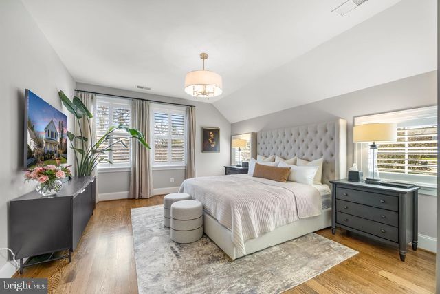 323 S WEST ST, Falls Church, VA 22046