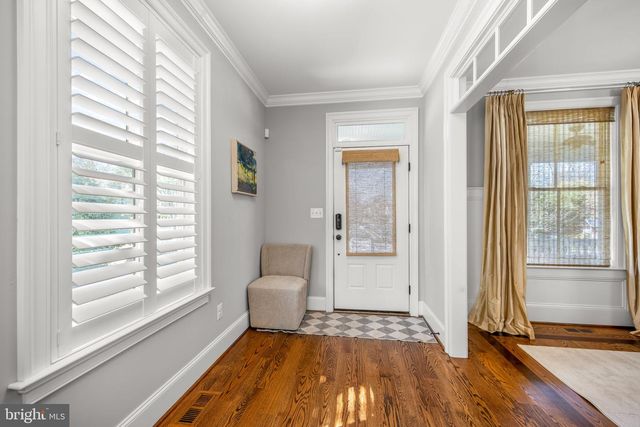 323 S WEST ST, Falls Church, VA 22046