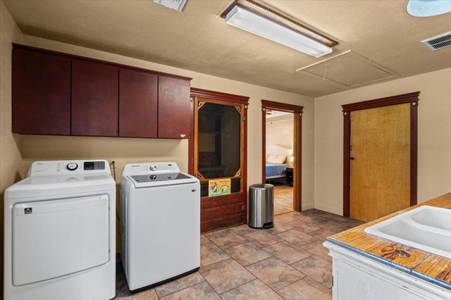 2421 Post Oak RD, Webberville, TX 78653