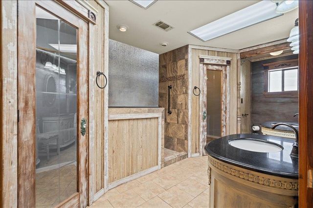 2421 Post Oak RD, Webberville, TX 78653