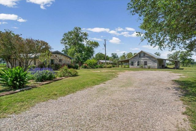 2421 Post Oak RD, Webberville, TX 78653