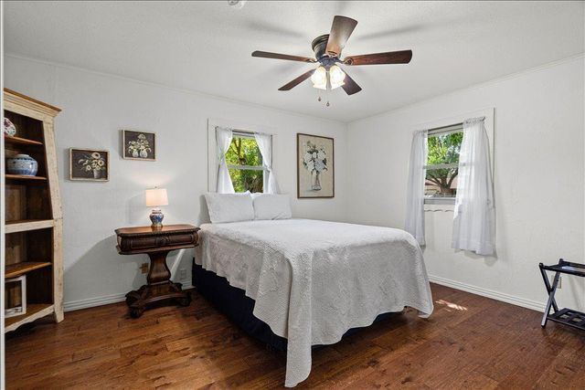 2421 Post Oak RD, Webberville, TX 78653