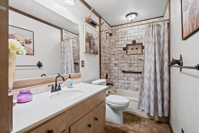2421 Post Oak RD, Webberville, TX 78653