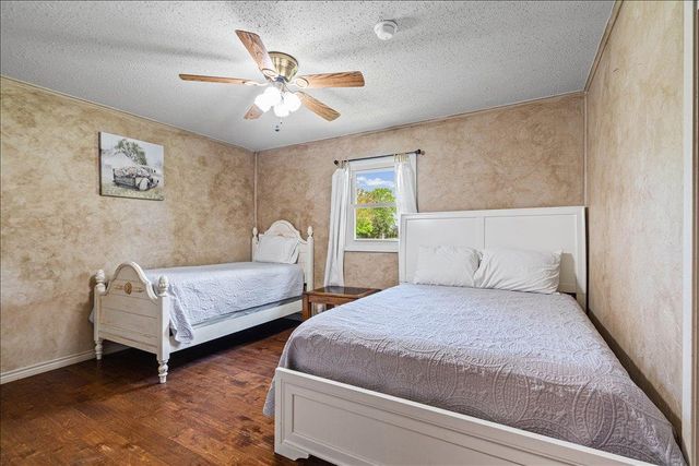 2421 Post Oak RD, Webberville, TX 78653