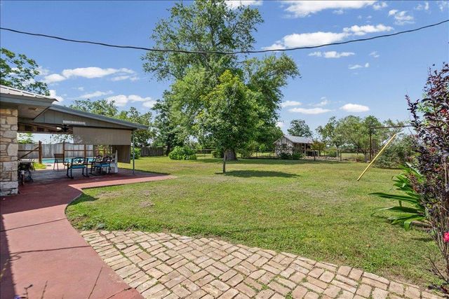 2421 Post Oak RD, Webberville, TX 78653