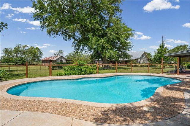 2421 Post Oak RD, Webberville, TX 78653