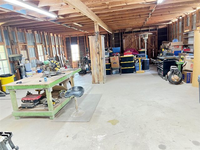 2421 Post Oak RD, Webberville, TX 78653