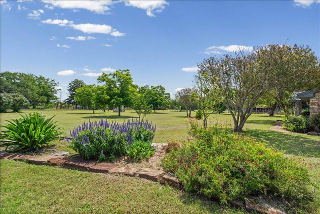 2421 Post Oak RD, Webberville, TX 78653