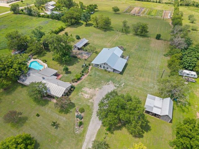 2421 Post Oak RD, Webberville, TX 78653
