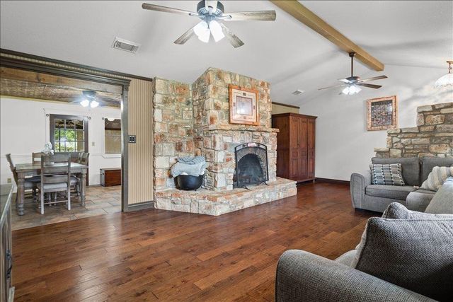 2421 Post Oak RD, Webberville, TX 78653