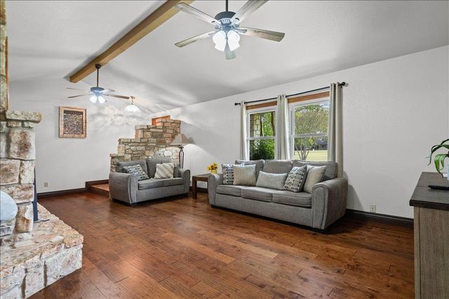 2421 Post Oak RD, Webberville, TX 78653
